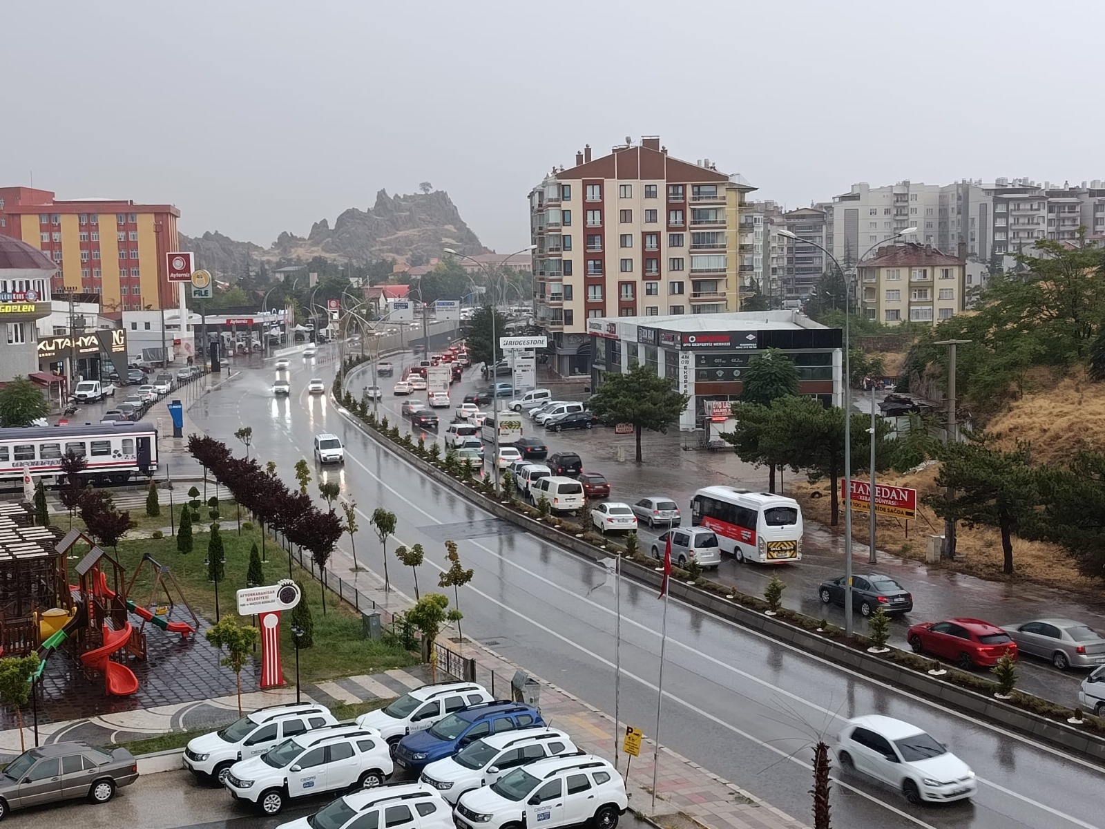 Afyon’da Sağanak Yağmur Trafiği Olumsuz Etkiledi!